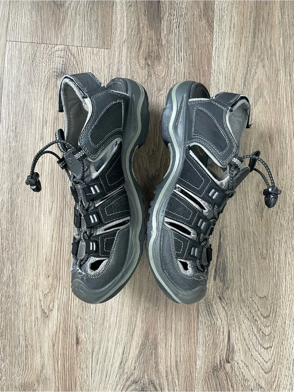 Men Size 9 Keen Rialto II H2 Black Sandals Shoes